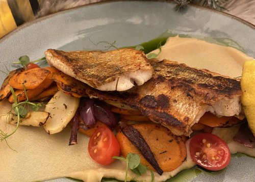 Fogas roston, sült zöldségek, feketegyökér püré