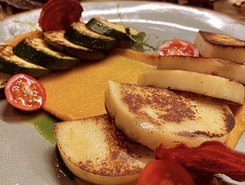 Grillezett sajt, cukkini, karotta püré